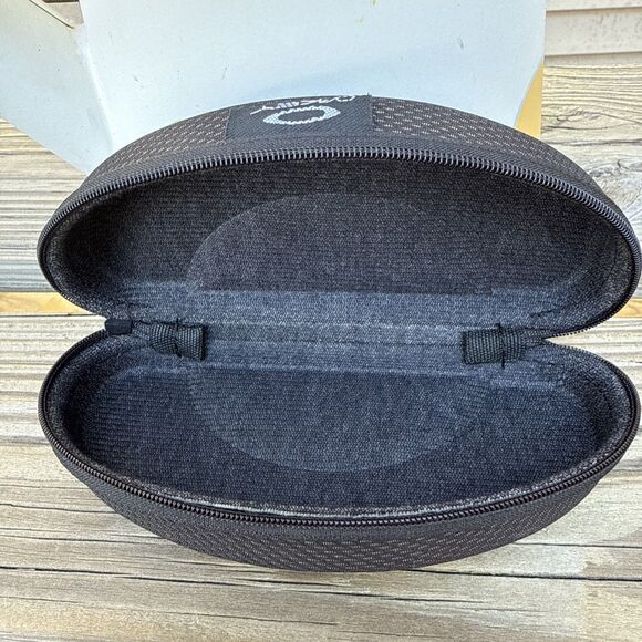 OAKLEY Curved Clamshell Sunglass Hard Case - Gray/Black Zip Closure Glasses - Picture 3 of 7